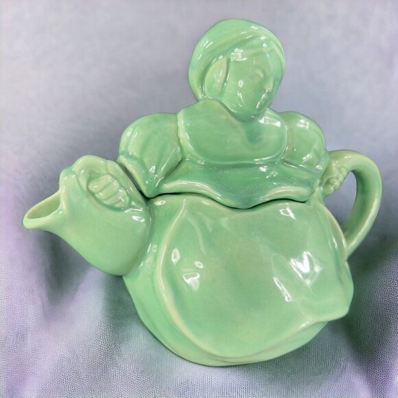 Vintage Red Wing Pottery Teapot Carafe Girl Lady Light Green Made in USA 260 VTG - Picture 1 of 16